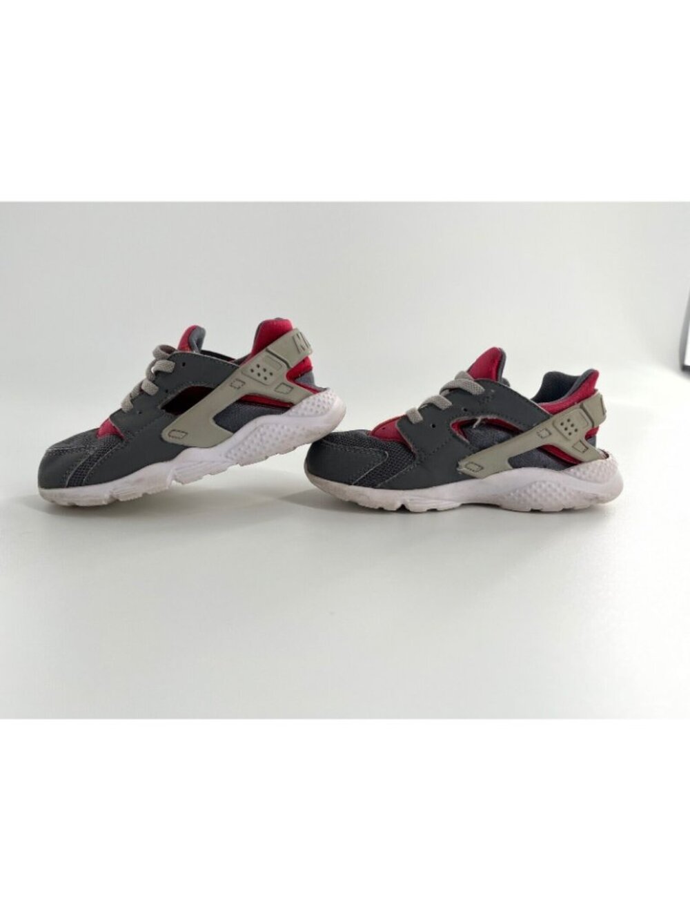 Nike Huarache Run Boy's 10 Youth Gray Red Running Sneakers